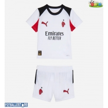 AC Milan Fikayo Tomori #23 Bortedraktsett Barn 2025-26 Kortermet (+ Korte bukser)